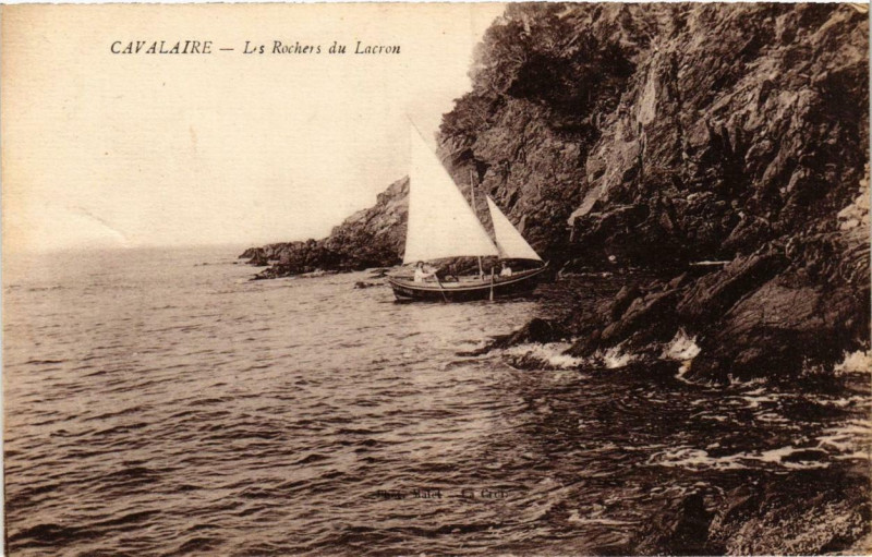 Carte postale ancienne Cavalaire Les Rochers du Lacron