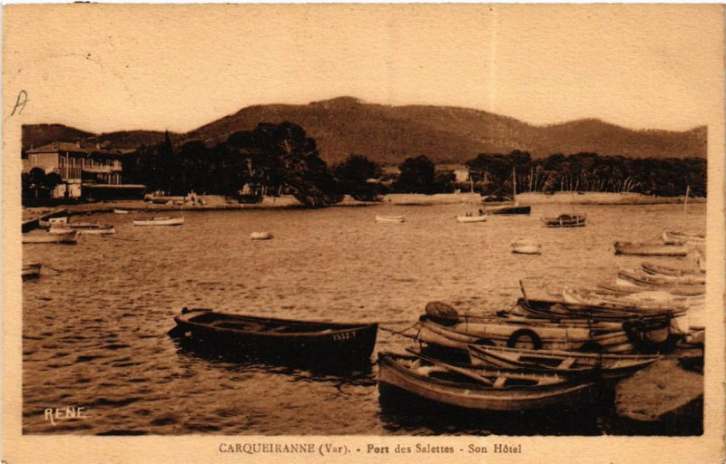 Carte postale ancienne Carqueiranne Port des Salettes - Son Hotel à Carqueiranne