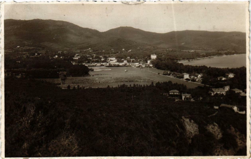 Carte postale ancienne Cavalaire-sur-Mer Vue générale à Cavalaire-sur-Mer