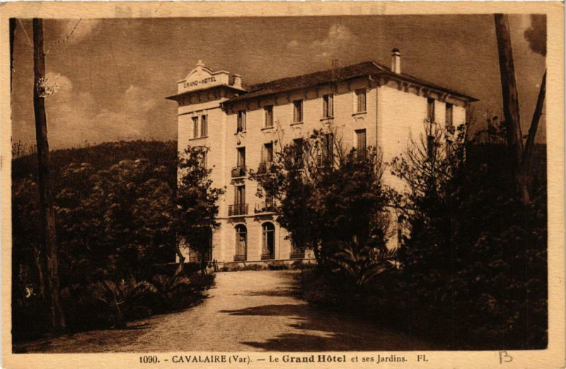 Carte postale ancienne Cavalaire Le Grand Hotel et ses Jardins