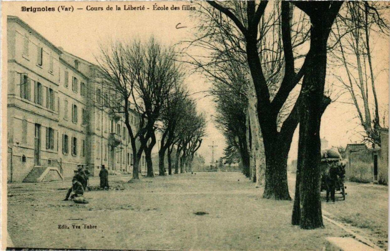 Carte postale ancienne Brignoles Cours de la Liberte à Brignoles