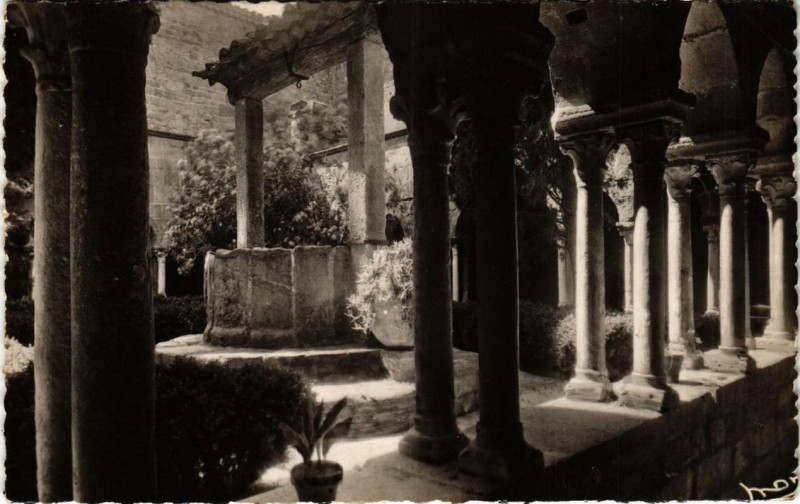 Carte postale ancienne Frejus Le Cloitre du XIIe Siecle à Fréjus