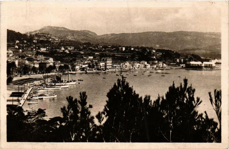 Carte postale ancienne Bandol sur Mer Vue générale à Bandol