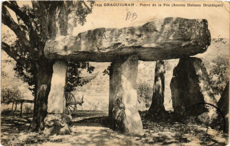Carte postale ancienne Draguignan Pierre de la Fée à Draguignan