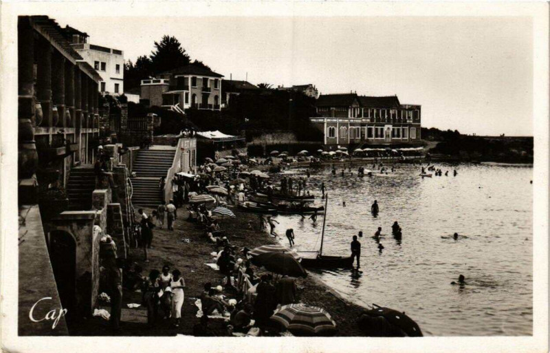 Carte postale ancienne Bandol-sur Mer La Plage à Bandol