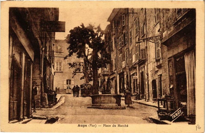 Carte postale ancienne Aups Place du Marche à Aups