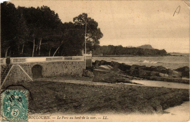 Carte postale ancienne Boulouris Le Parc au bord de la mer