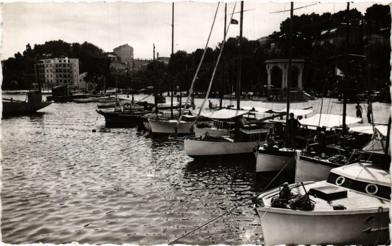 Carte postale ancienne Bandol Le Port à Bandol