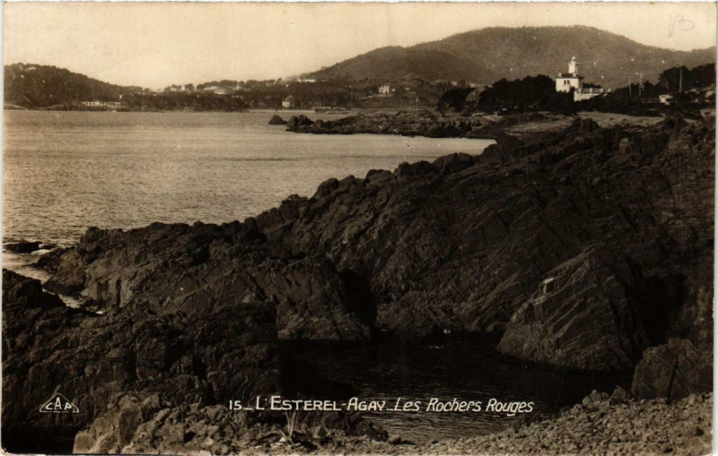 Carte postale ancienne L'Esterel Agay Les Roches rouges