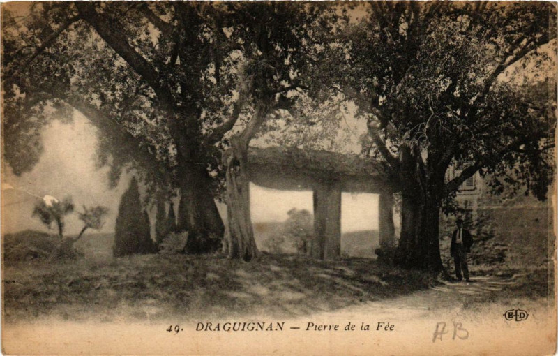 Carte postale ancienne Draguignan Pierre de la Fée à Draguignan