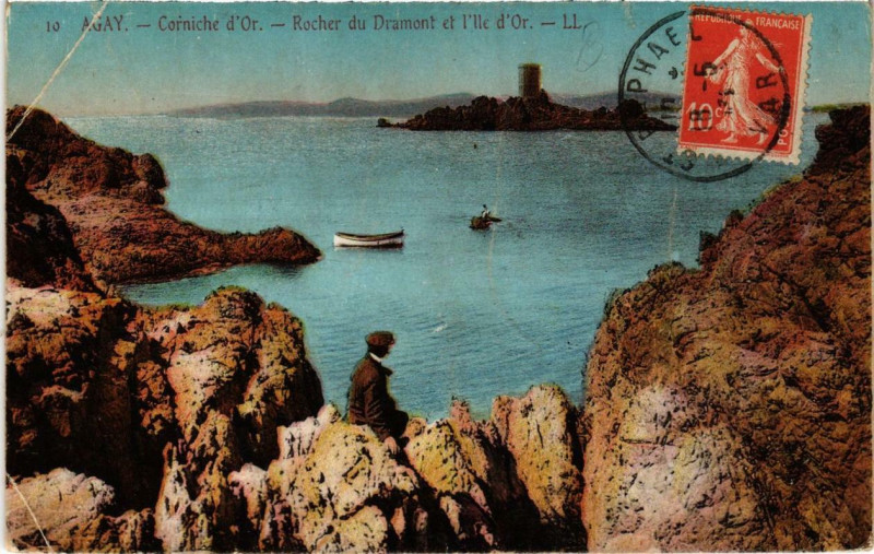 Carte postale ancienne Agay Corniche d'Or - Rocher du Dramont et l'Ile d'Or