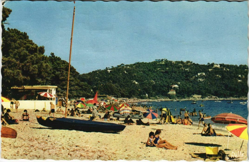 Carte postale ancienne Cavalaire sur Mer Un Coin de la Plage France à Cavalaire-sur-Mer