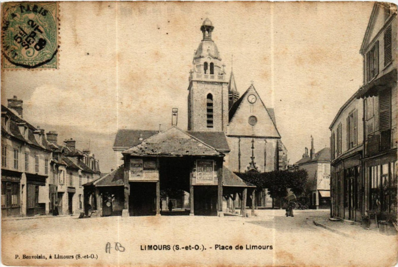 Carte postale ancienne Limours - Place de Limours à Limours