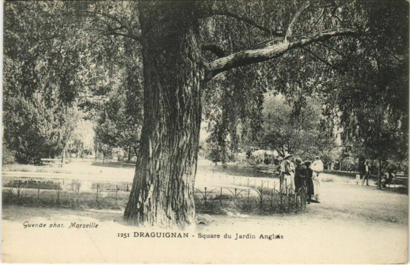Carte postale ancienne Draguignan Square du Jardin Anglais France à Draguignan
