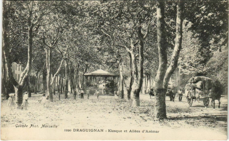 Carte postale ancienne Draguignan Kiosque et Allees d'Azemar France à Draguignan