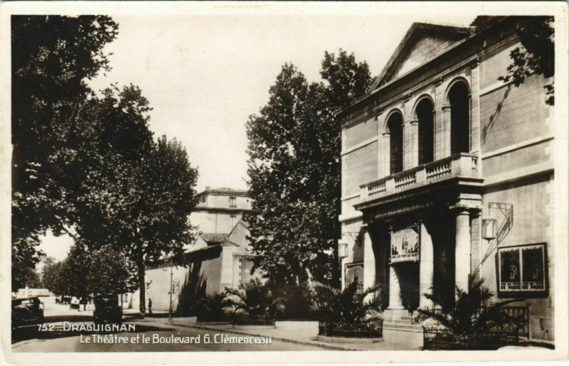 Carte postale ancienne Draguignan Le Theatre et le Boulevard France à Draguignan