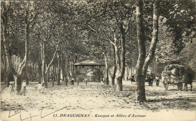Carte postale ancienne Draguignan Kiosque et Allees d'Azemar France à Draguignan