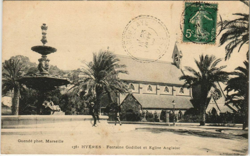 Carte postale ancienne Hyeres Fontaine Godillot et Eglise France à Hyères