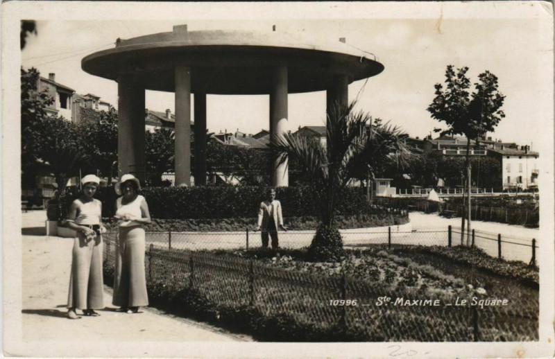 Carte postale ancienne Ste Maxime Le Square France