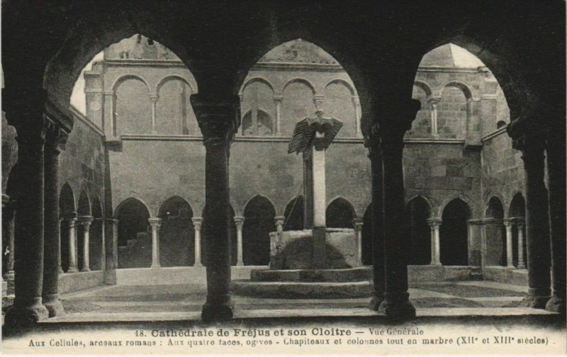 Carte postale ancienne Frejus Cathedrale, vue generale France à Fréjus