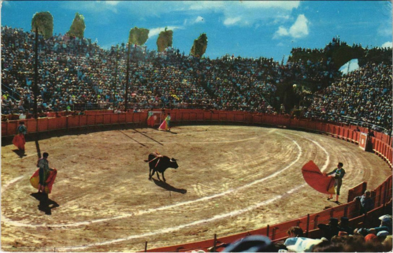 Carte postale ancienne Frejus Corrida dans les Arenes France à Fréjus