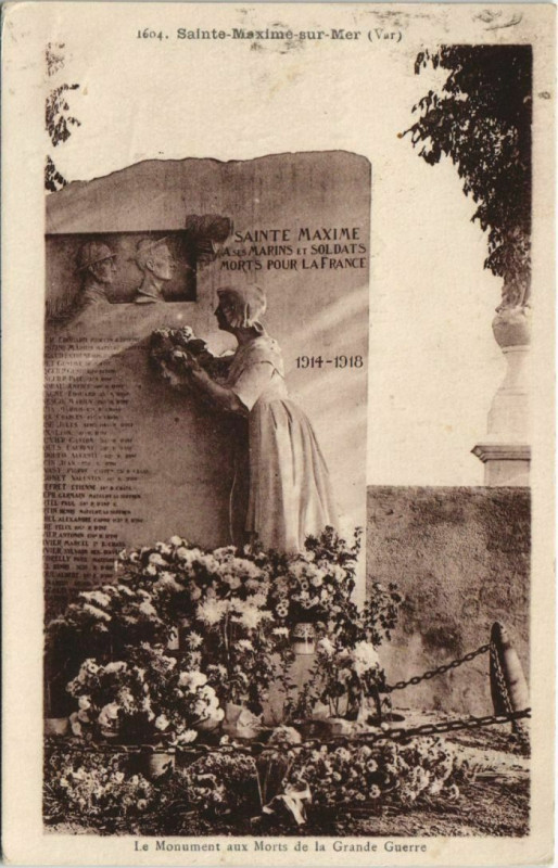 Carte postale ancienne Ste Maxime Le Monument aux Morts France