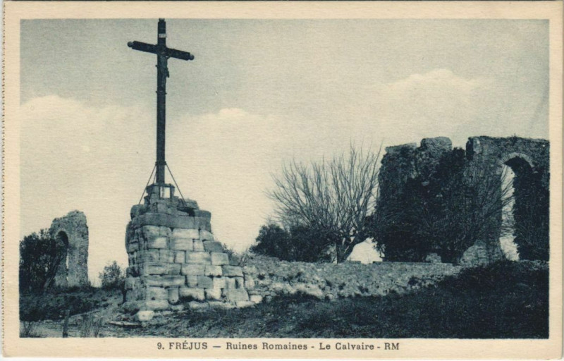 Carte postale ancienne Frejus Ruines Romaines, Le Calvaire France à Fréjus