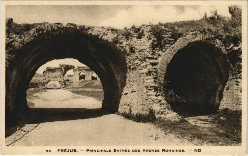 Carte postale ancienne Frejus Principale entree des Arenes Romaines France à Fréjus
