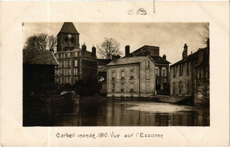 Carte postale ancienne Corbeil - Corbeil inondé - Vue sur l'Essonne - 1910