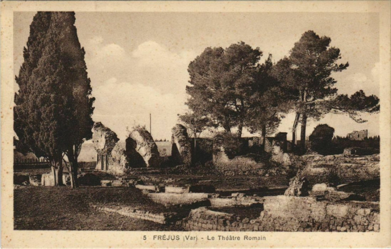 Carte postale ancienne Frejus Le Theatre Romain France à Fréjus