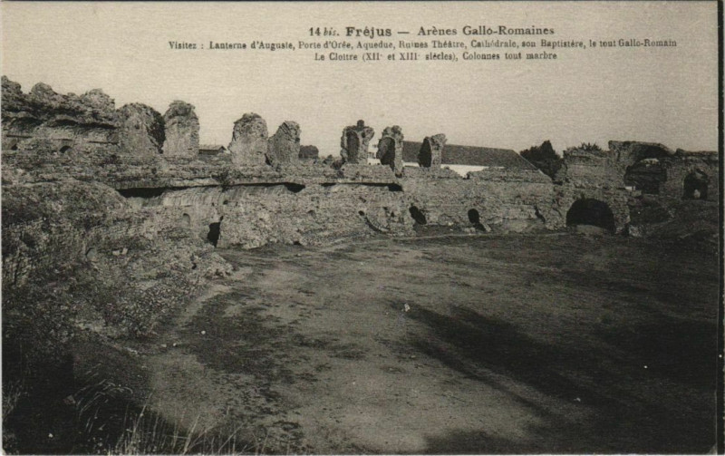 Carte postale ancienne Frejus Arenes Gallo-Romaines France à Fréjus