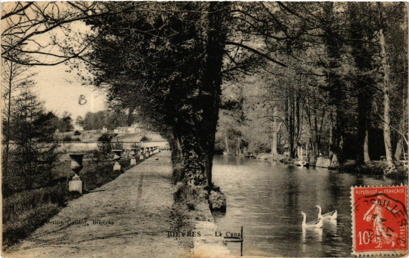 Carte postale ancienne Bievres - Biévres - Le Canal à Bièvres