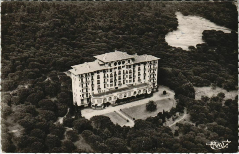 Carte postale ancienne Saint-Raphael Vue aerienne France à Saint-Raphaël