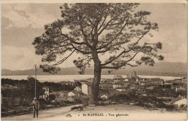 Carte postale ancienne Saint-Raphael Vue Generale France à Saint-Raphaël