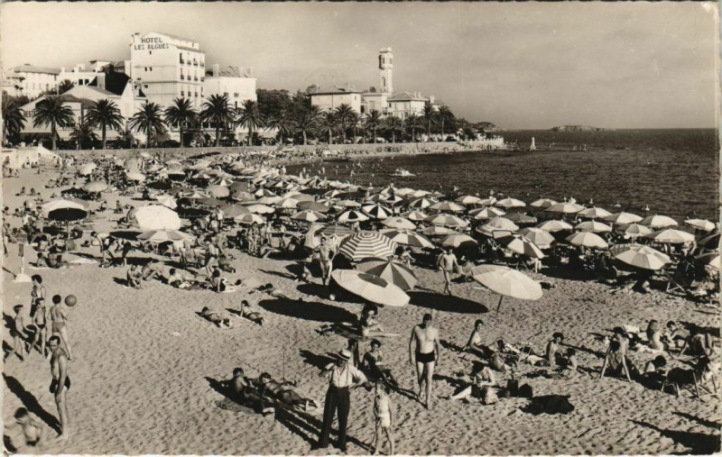 Carte postale ancienne Saint-Raphael La Plage France à Saint-Raphaël