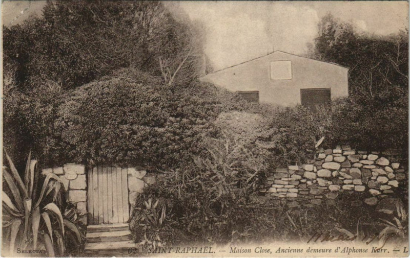 Carte postale ancienne Saint-Raphael Maison Close France à Saint-Raphaël