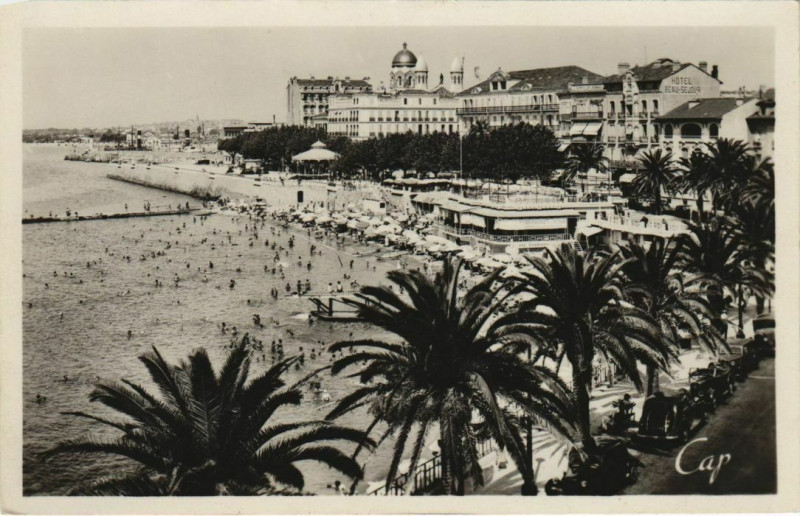 Carte postale ancienne Saint-Raphael Les Bains France à Saint-Raphaël