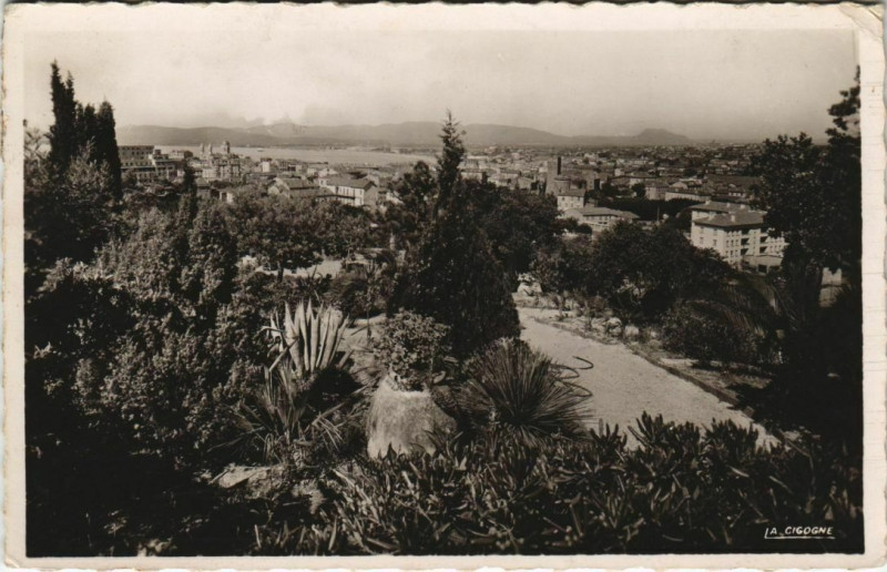 Carte postale ancienne Saint-Raphael Vue Generale France à Saint-Raphaël