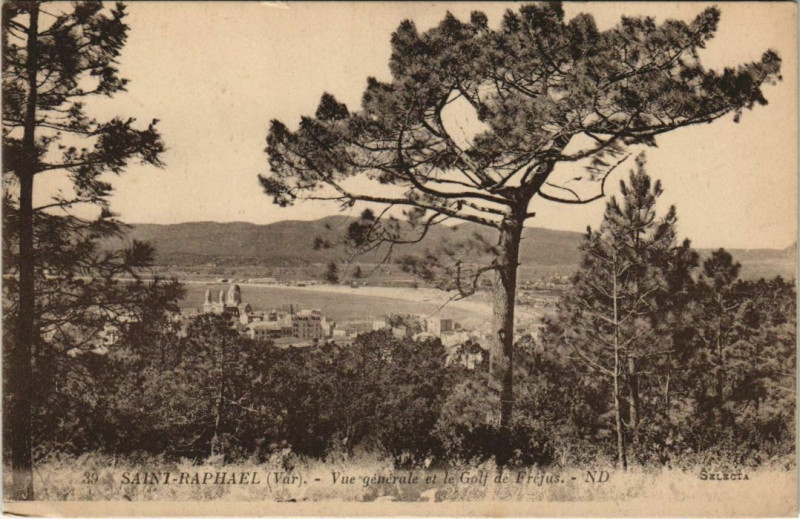 Carte postale ancienne Saint-Raphael Vue Generale et le Golf de Frejus France à Saint-Raphaël