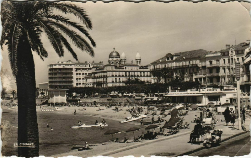 Carte postale ancienne Saint-Raphael La Plage France à Saint-Raphaël