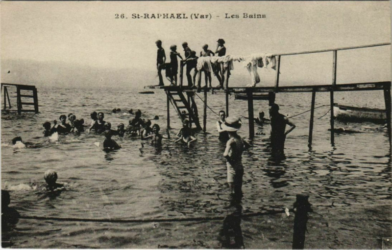 Carte postale ancienne Saint-Raphael Les Bains France à Saint-Raphaël