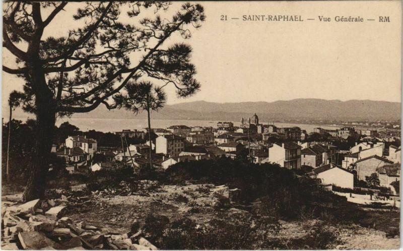 Carte postale ancienne Saint-Raphael Vue Generale France à Saint-Raphaël