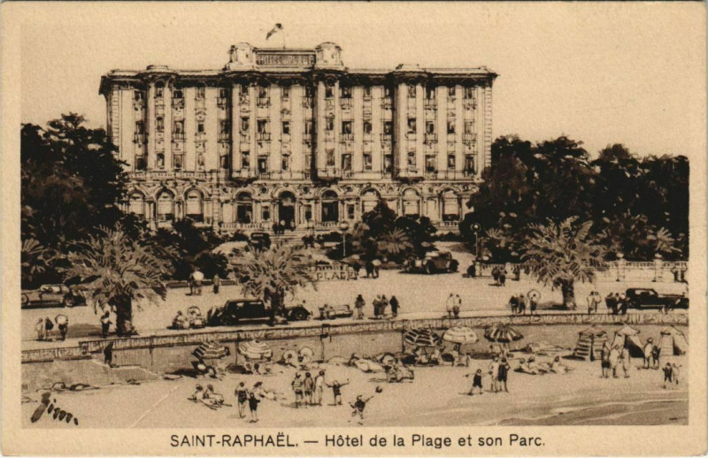 Carte postale ancienne Saint-Raphael Hotel de la Plage et son Parc France à Saint-Raphaël
