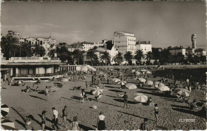 Carte postale ancienne Saint-Raphael La Plage France à Saint-Raphaël