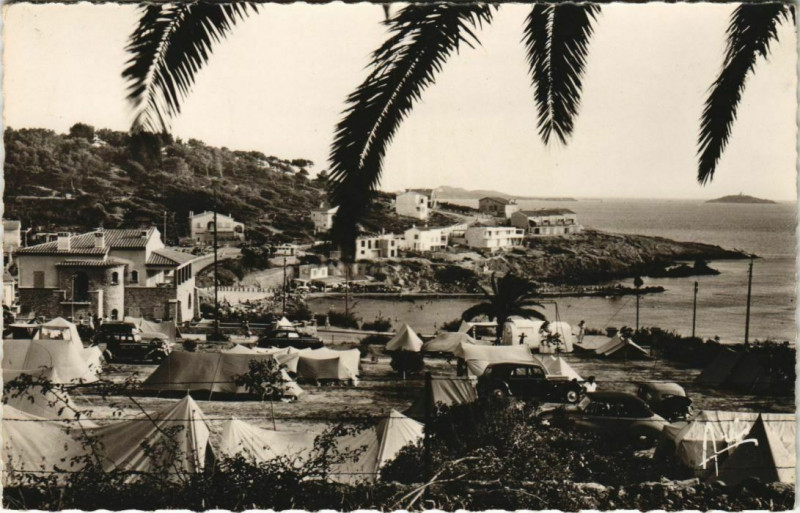 Carte postale ancienne Sanary-sur-Mer Le Camping et la Plage de Port Issol France à Sanary-sur-Mer