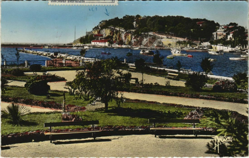 Carte postale ancienne Sanary-sur-Mer Le Jardin municipal France à Sanary-sur-Mer