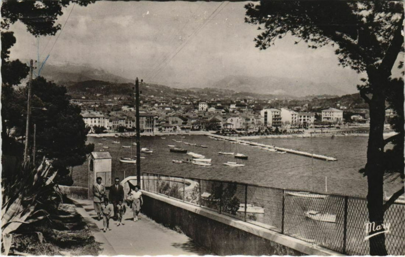 Carte postale ancienne Sanary-sur-Mer Le Chemin des Baux France à Sanary-sur-Mer