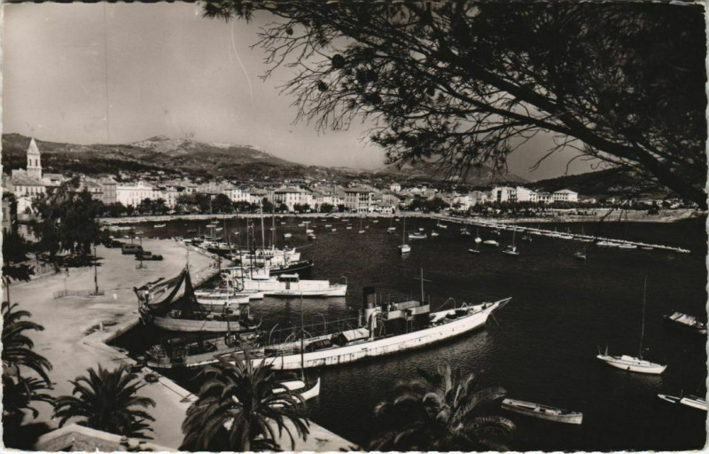 Carte postale ancienne Sanary Vue Generale et le Port France