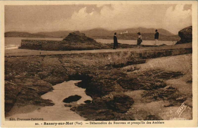 Carte postale ancienne Sanary-sur-Mer Debarcadere du Rouveau France à Sanary-sur-Mer