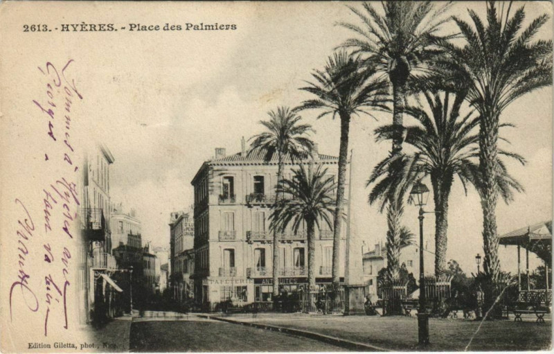 Carte postale ancienne Hyeres Place des Palmiers France à Hyères